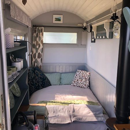 ラネリーBronllys Farm Coastal Self-Cateringアパートメント エクステリア 写真
